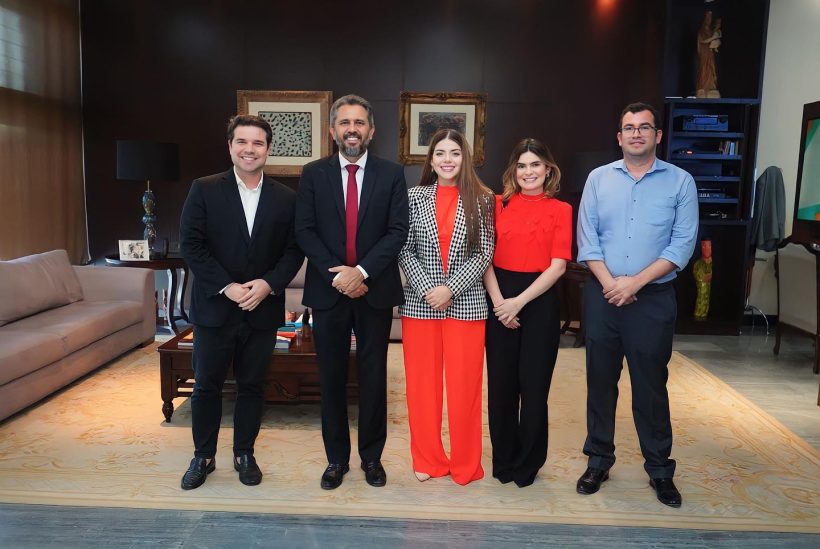 Prefeita de Santa Quitéria apresenta demandas em reunião com Elmano