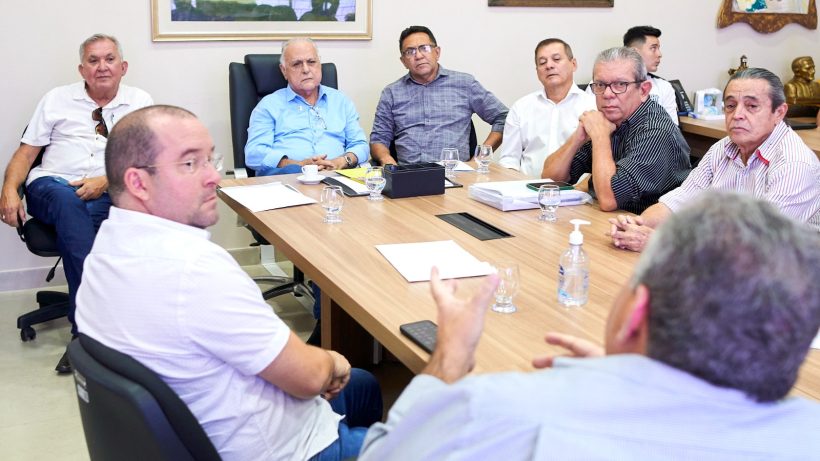 Roberto Pessoa se reúne com técnicos para implantação de distrito industrial na Mucunã