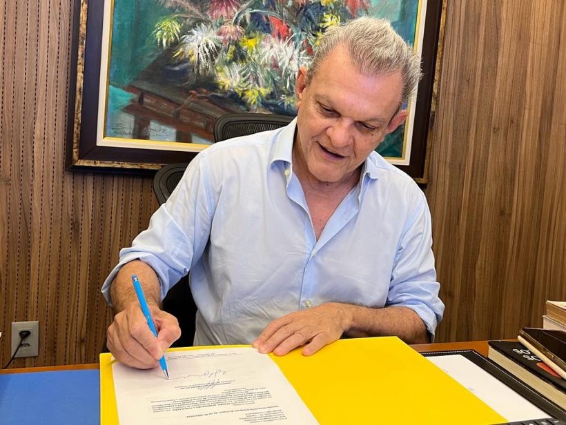 Sarto encaminha para Câmara PL que institui passe livre estudantil