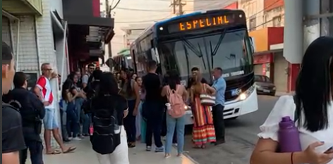 Estudantes de Pacajus são barrados em transporte público após falhas no sistema