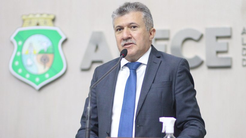 Deputado estadual Antônio Henrique recebe título de Cidadão Fortalezense