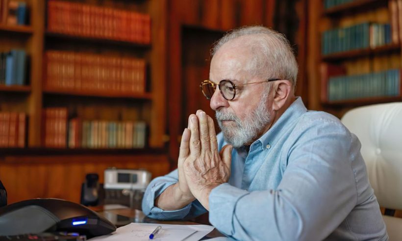 Lula passa por cirurgia de emergência para tratar hemorragia no cérebro