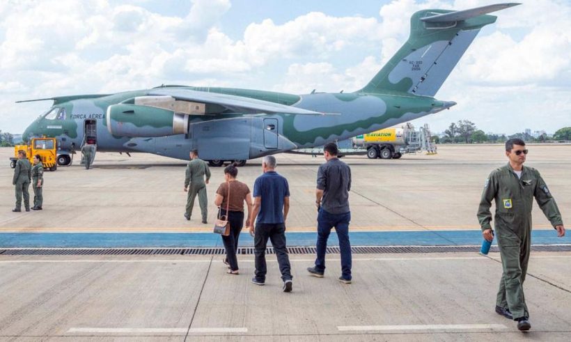 Terceiro voo de repatriação traz 69 brasileiros de Israel na Operação Voltando em Paz