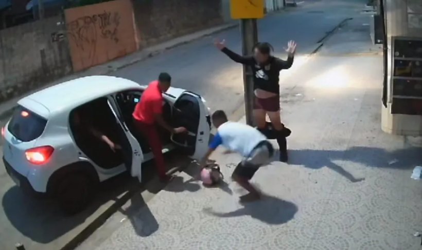Motoqueiro é assaltado e deixado de cueca em via de Fortaleza