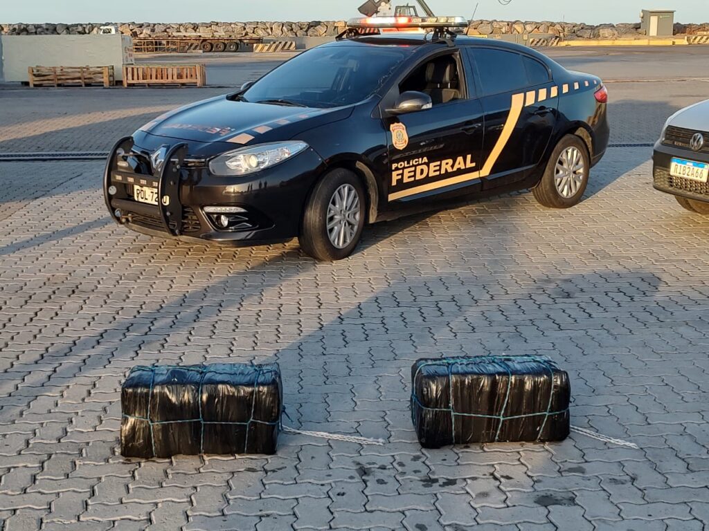 Polícia Federal apreende 55 kg de cocaína em navio no Porto do Pecém
