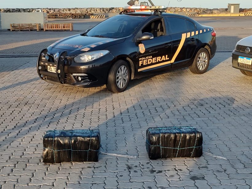 Polícia Federal apreende 55 kg de cocaína em navio no Porto do Pecém