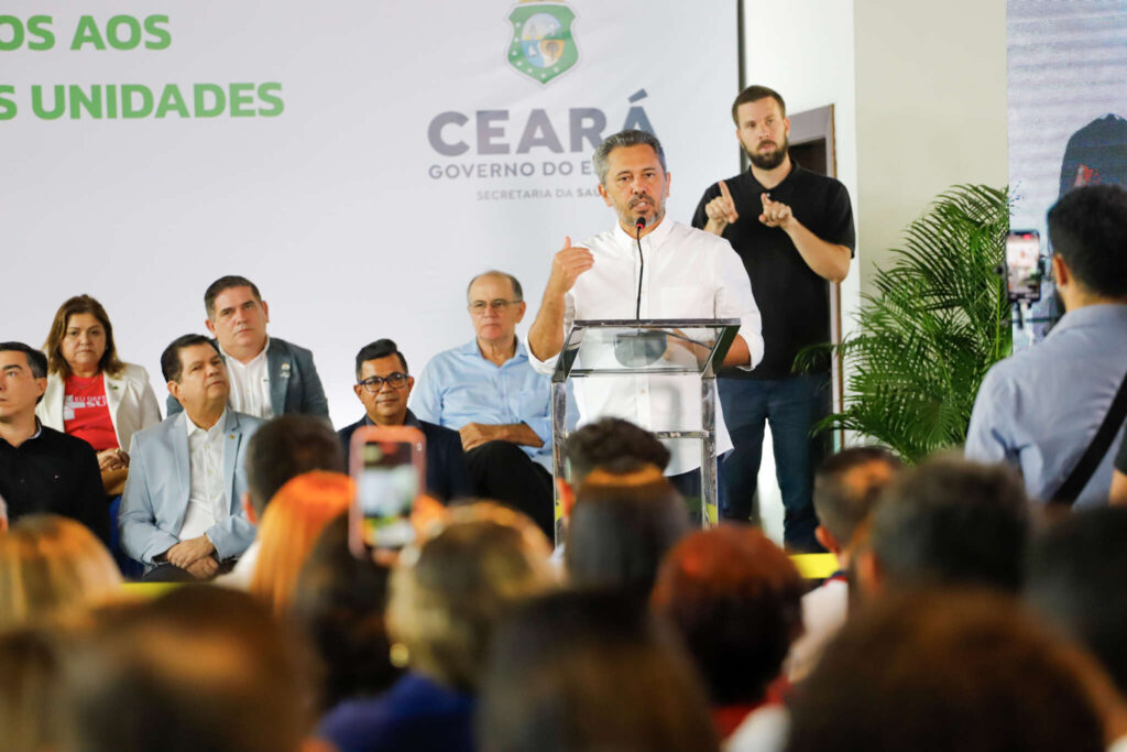 ENTREGA DE COMPUTADORES AOS CONSELHOS MUNICIPAIS DE SAUDE. (Foto: reprodução/Governo do Ceará)