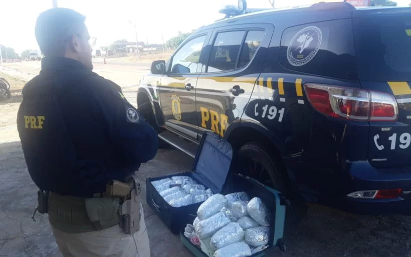 Mulher é presa com mais de 18 quilos de  maconha em ônibus interestadual
