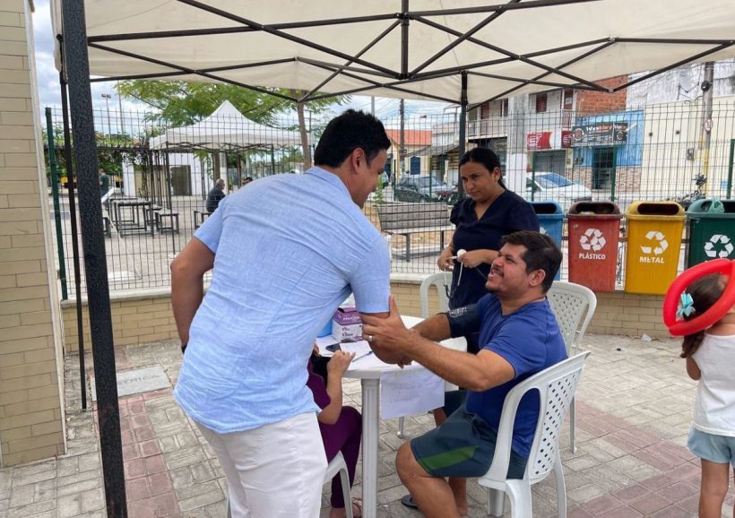 Prefeito Rafael Marques visita atendimentos do Caminhão do Cidadão