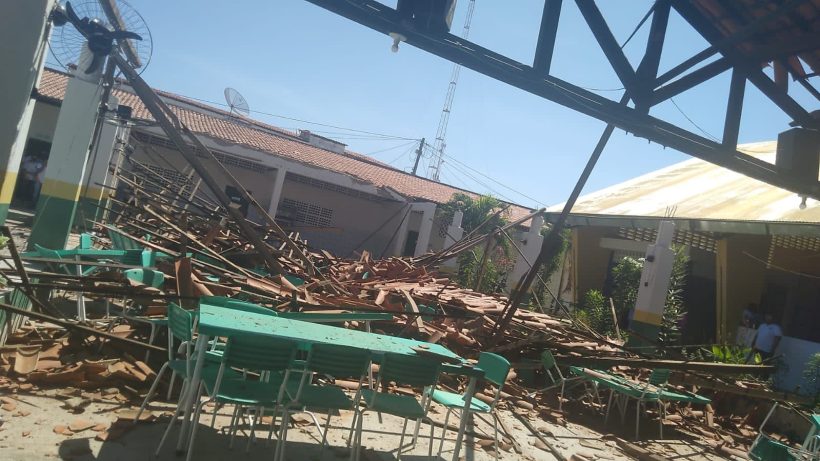 Teto de refeitório de escola em Lavras da Mangabeira desaba