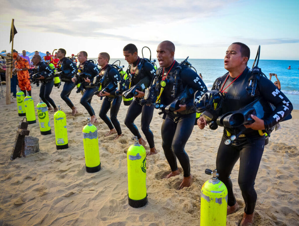 Corpo de Bombeiros do Ceará recebe nova turma de mergulhadores para resgate