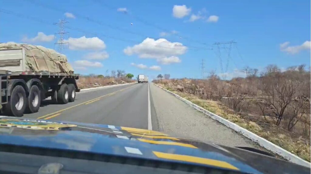 Motorista é multado em mais de R$ 2.000,00 após ser flagrado cometendo infrações na BR 116