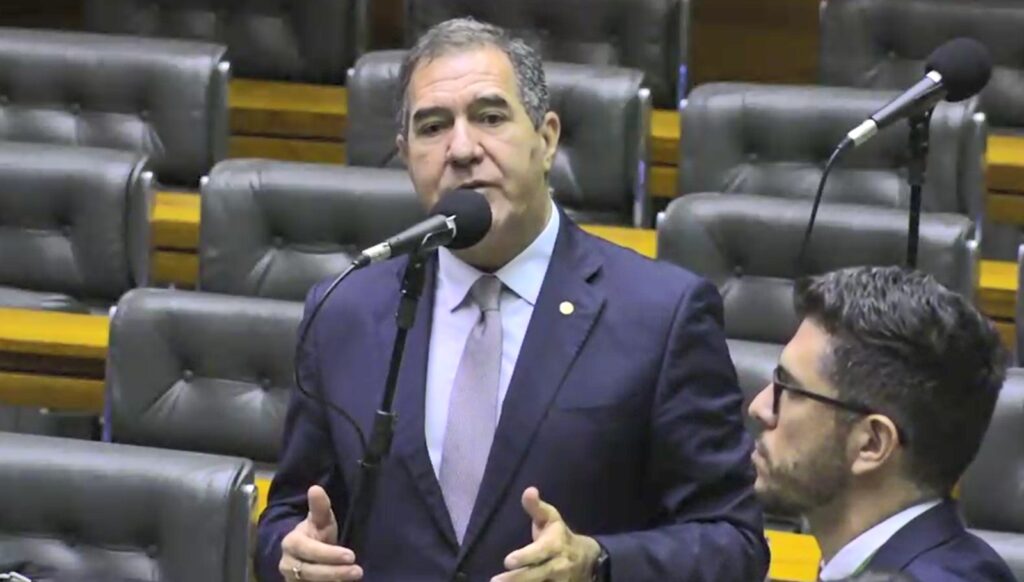 Câmara aprova projeto que garante funcionamento do comércio aos domigos e feriados