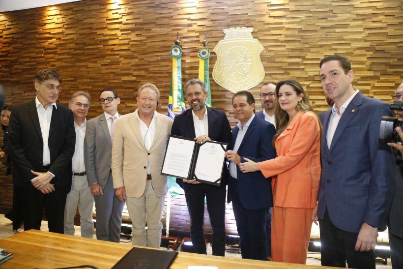 Governador Elmano entrega primeira licença ambiental a empresa de hidrogênio verde