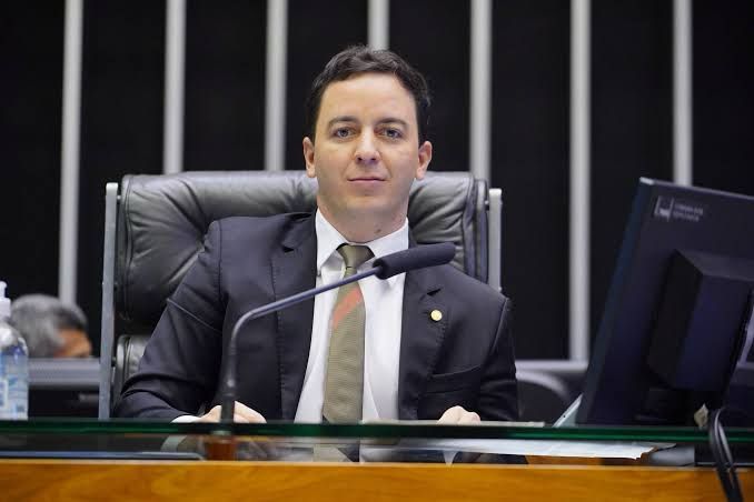 Em retorno à Câmara, Célio busca recursos para ampliar atendimento veterinário na UECE