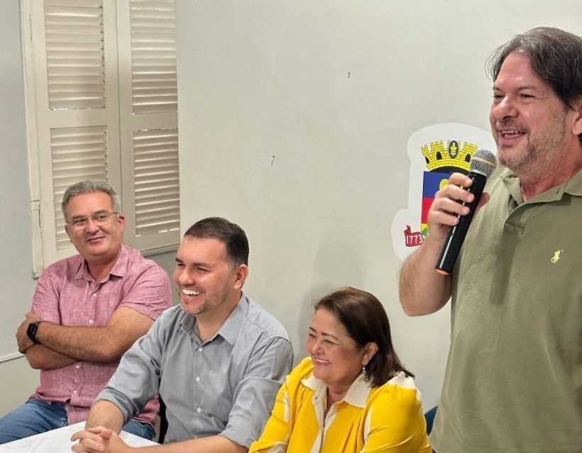 Cid Gomes e Moses Rodrigues participam de audiência na Câmara de Sobral