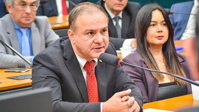 Após Mauro Filho e Idilvan ficarem, Lupi e André Figueiredo tentam manter Robério Monteiro no PDT