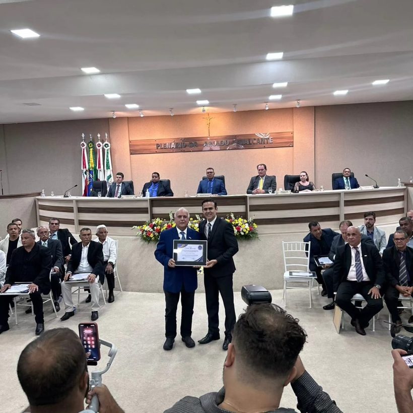 Roberto Pessoa recebe título de Cidadão Barreirense