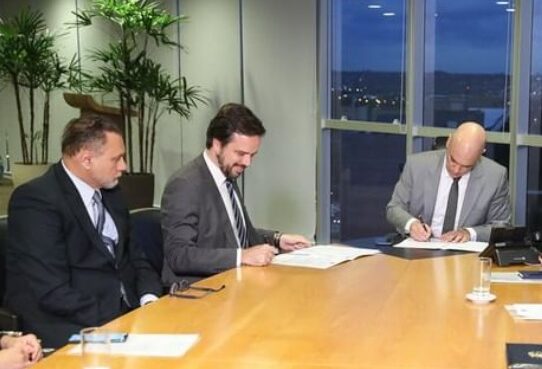 TSE e Anatel assinam acordo de combate à desinformação com uso de IA