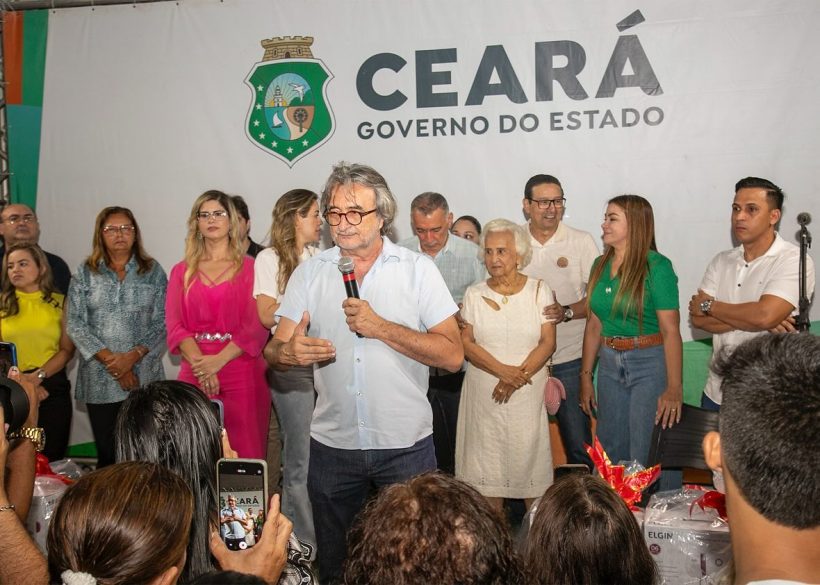 Acilon Gonçalves inaugura nova praça em Eusébio e batiza com nome de ex-prefeito de Itaitinga