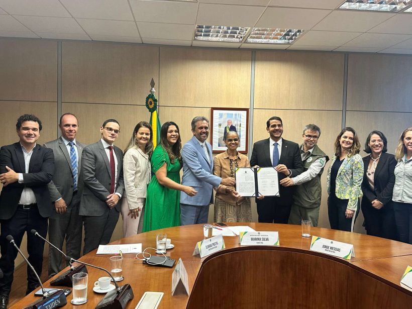 Elmano assina acordo de gestão compartilhada do Parque Nacional de Jeri com a União