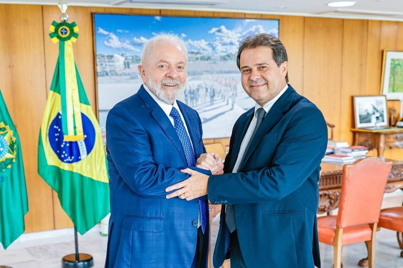 Lula chega a Fortaleza e participa da campanha de Evandro Leitão