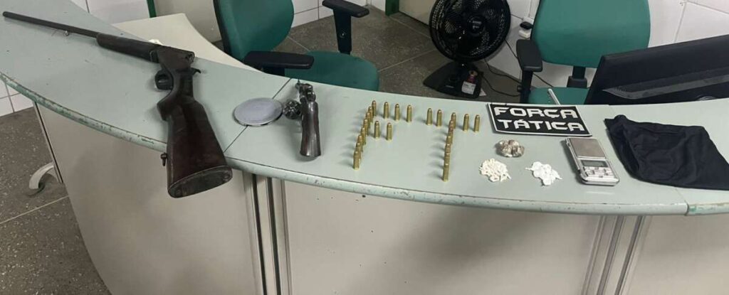 Homem é preso em Aratuba por porte ilegal de arma de fogo e tráfico de drogas