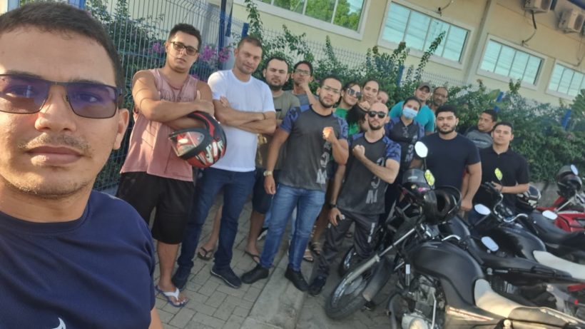 Concursados de Iguatu protestam contra decisão do prefeito de demiti-los