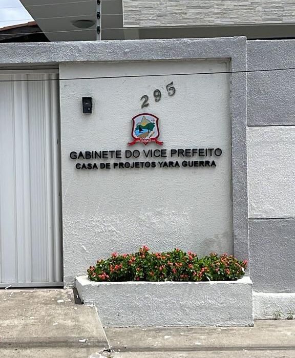 Vice-prefeito de Caucaia é despejado do gabinete da vice-prefeitura