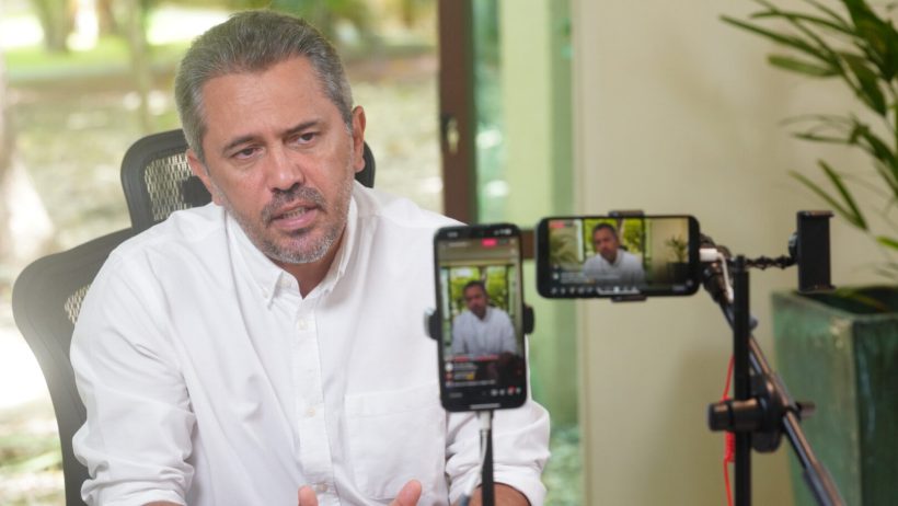 Governador Elmano sente indisposição e volta a ser internado para exames