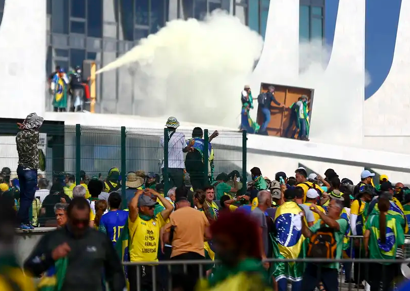 Nove em cada dez brasileiros reprovam invasões de 8 de janeiro