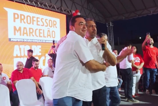 Prefeito de São Gonçalo se filia ao PT com presença do governador Elmano