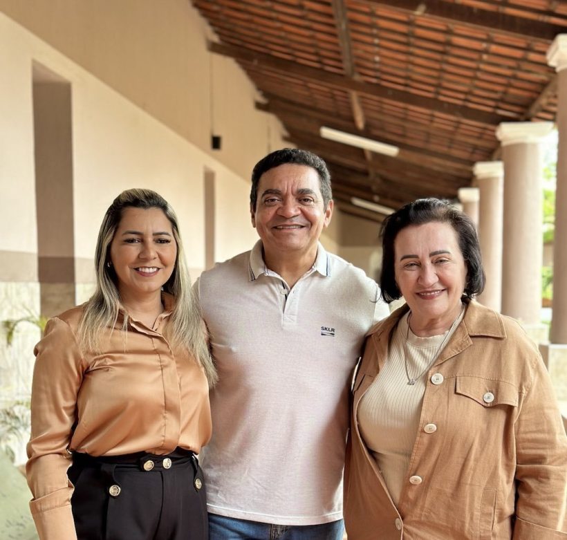 Prefeita Rozário Ximenes participa de encontro de gestão da UECE