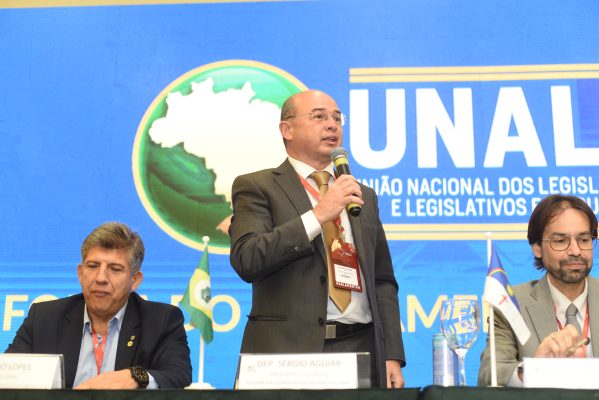 Deputado Sérgio Aguiar é empossado como novo presidente da Unale