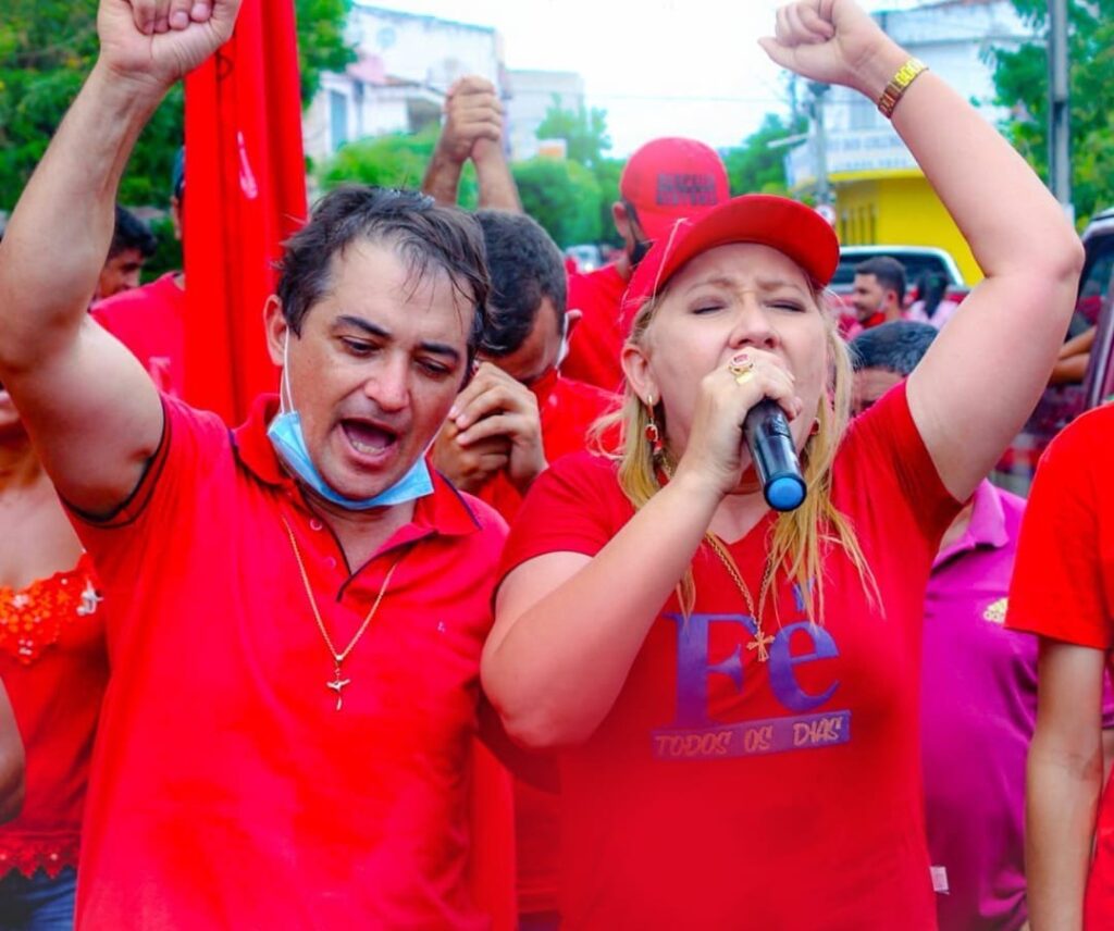 José Vanderlan Fechine ao lado da prefeita de Barreira, Auxiliadora Fechine. (Foto: reprodução/Instagram)