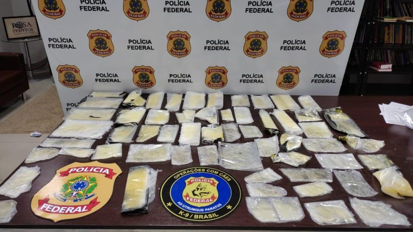 PF prende colombianos com cocaína em mala e calçados no Aeroporto de Fortaleza