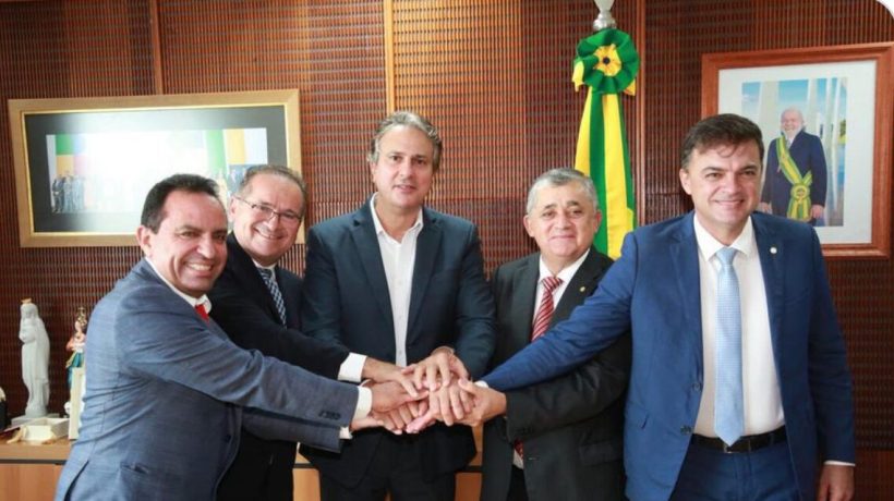 Camilo Santana fecha unidade no PT para definir candidato no Crato