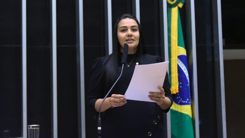 Dayany Bittencourt propõe conceder título honorário de cidadão brasileiro a Elon Musk