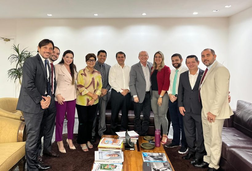 Evandro Leitão se reúne com bancada do PT e PCdoB na Alece
