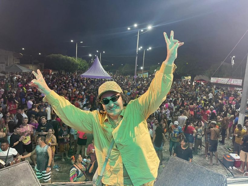 Prefeita Rozário Ximenes comemora sucesso do Carnaval de Canindé