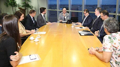 TSE e Anatel assinam acordo para reforçar combate às fake news