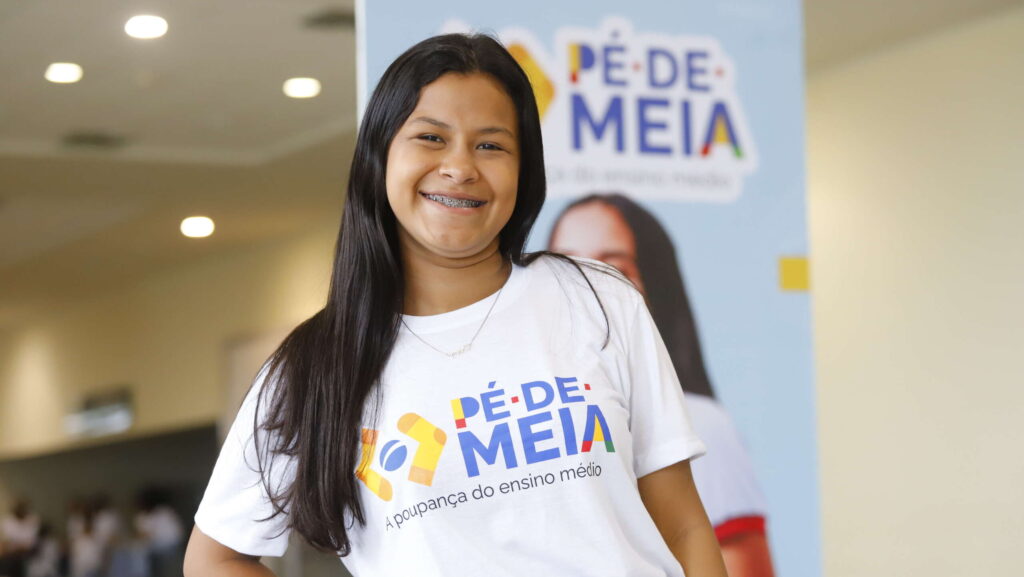 Estudantes começam a receber primeira parcela do Programa Pé-de-Meia