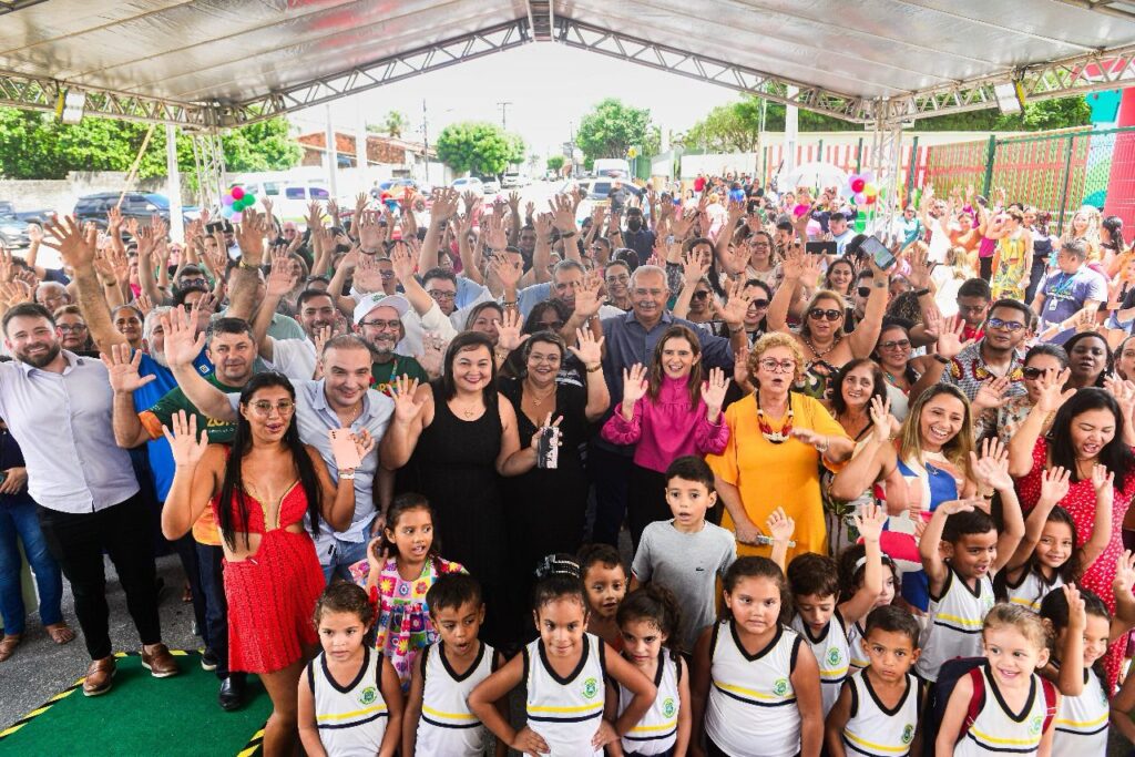 Solenidade de entrega da nova escola
