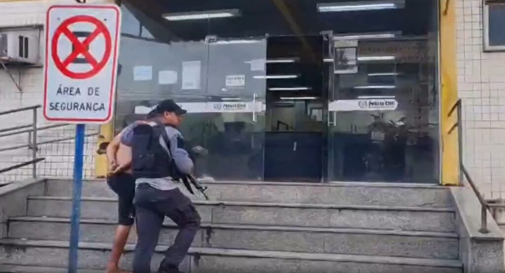 Homem apontado como líder do tráfico é preso no Rio em operação da Polícia Civil do Ceará