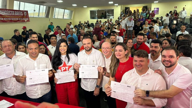 Mais três prefeitos e uma vice de cidades do Ceará se filiam ao PT