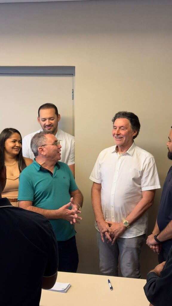 Eunício Oliveira planeja entrar na briga pelo Senado; são duas vagas em 2026