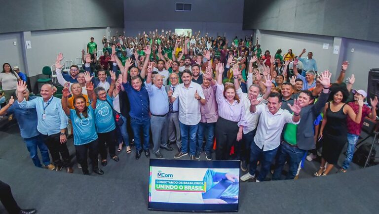 Ministério das Comunicações realiza formatura de alunos no curso de manutenção de computadores