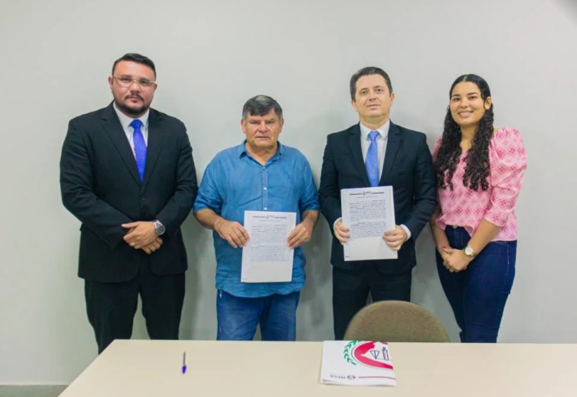 MPCE e Prefeitura de Santa Quitéria firmam acordo para realização de concurso público
