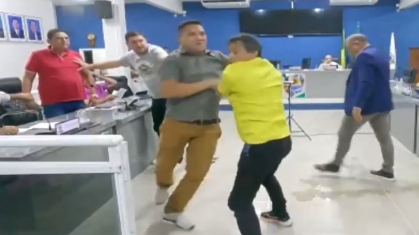 Vereadores de Itarema trocam ofensas e agressões em sessão na Câmara