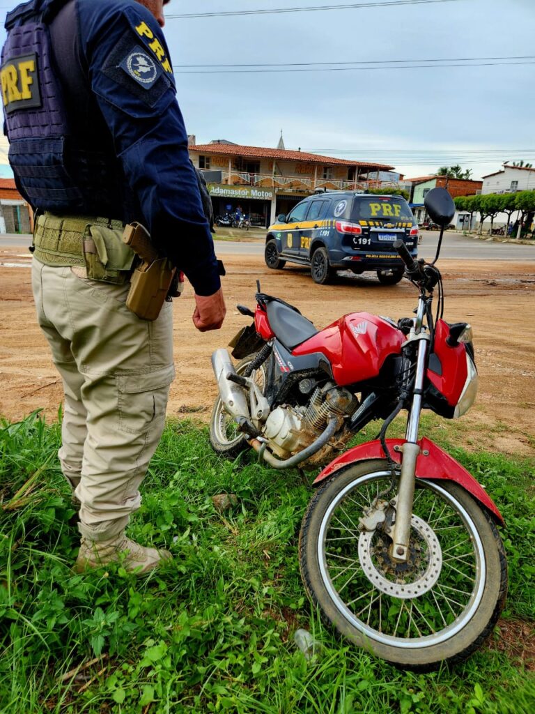 Mulher morre após colisão entre moto e carro na BR-402, em Itapipoca